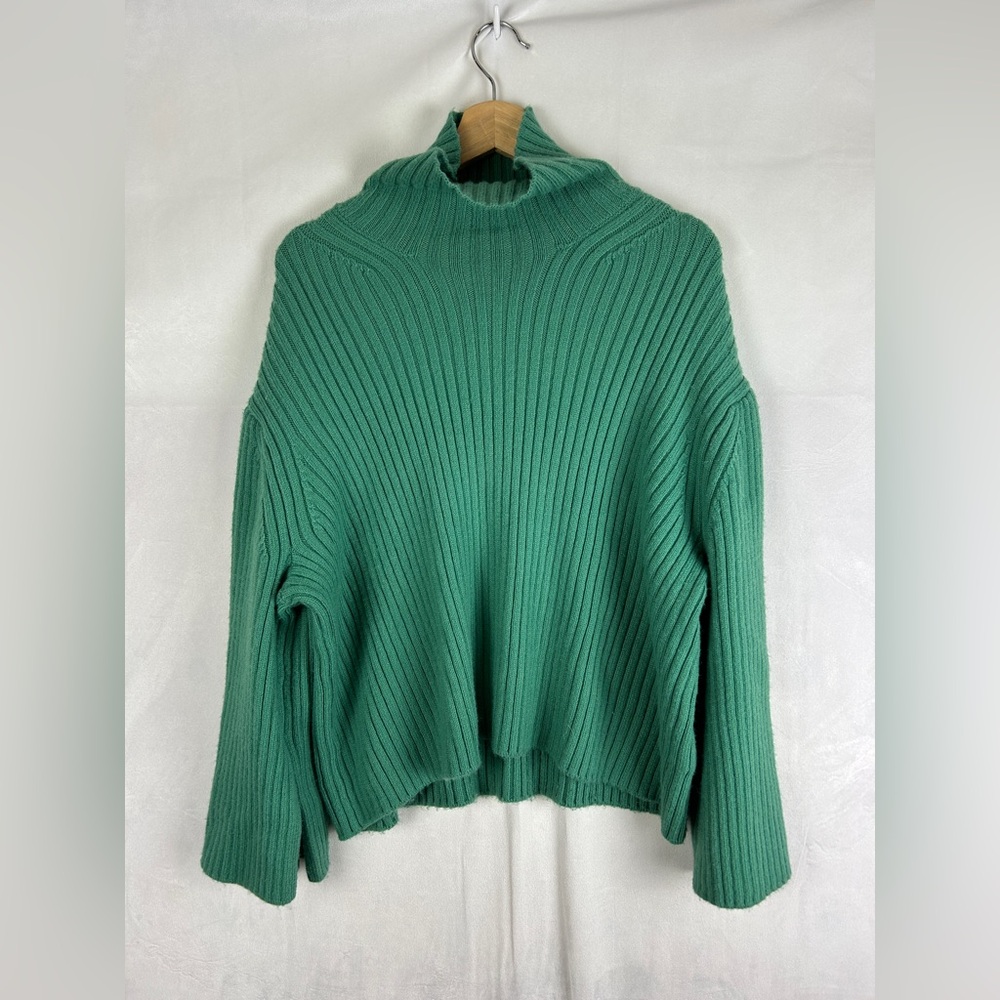 H&M Ribbed Knit Mock Neck Sweater Green Size Medium Oversized Bell‎ Sleeve